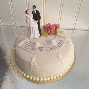 Bröllopstårta med princessfyllning